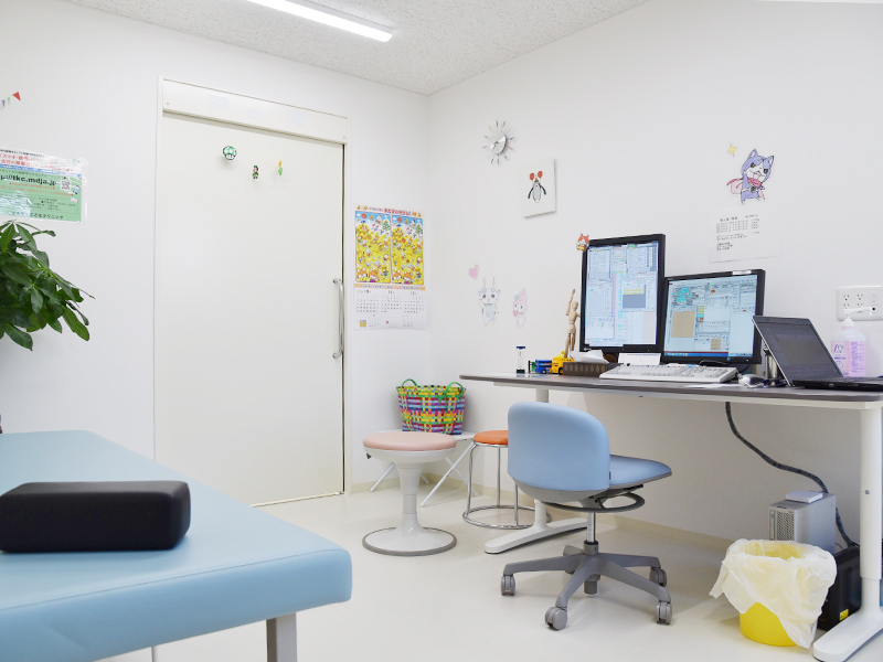 医師による診察を専用診察室にて行います。